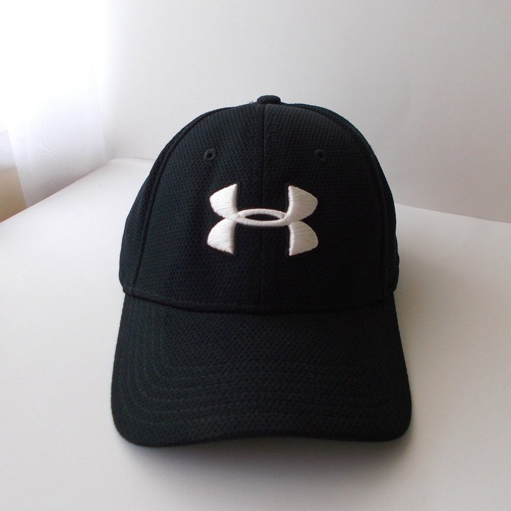 Under Armour Baseball Hat Black Size M/L EUC